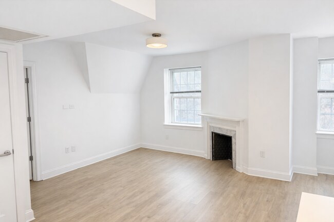 Building Photo - 18 E Lancaster Ave