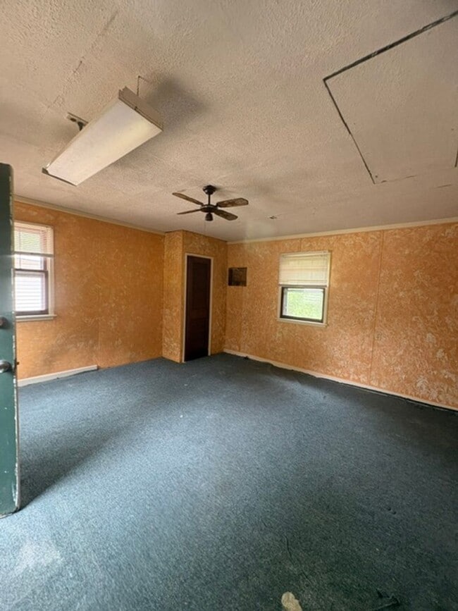 Building Photo - Renovated 3 Bedroom 1.5 Bath Home for Rent!