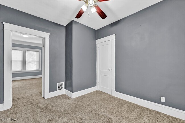 Building Photo - 1290 Hall Ave