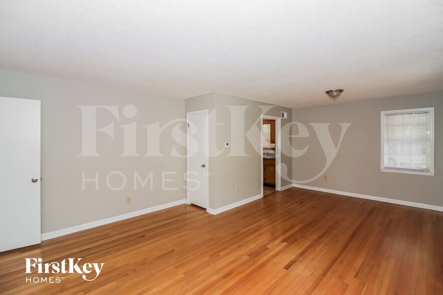 Building Photo - 2693 Satellite St