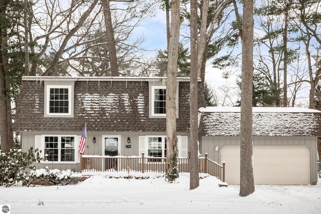 Building Photo - 1704 Comanche St