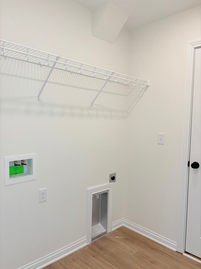 Building Photo - 1307 Helmsdale Ave