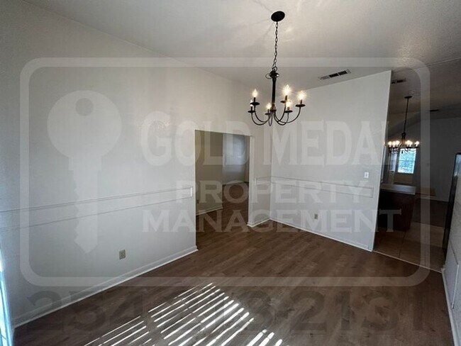 Building Photo - 1805 Diana Ln