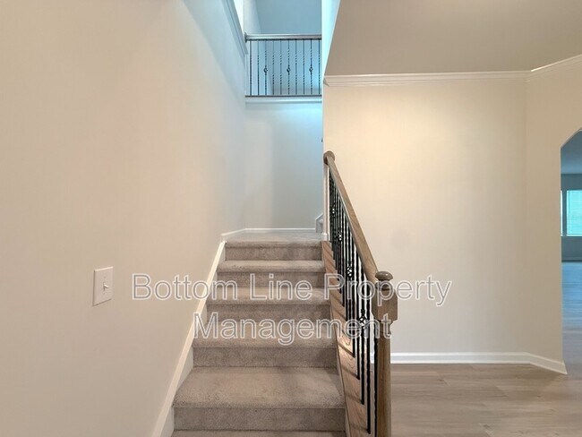 Building Photo - 729 Willshire Falls Dr