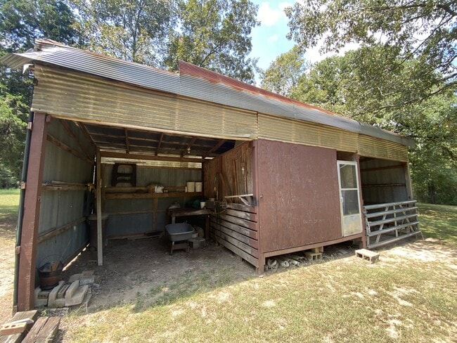 Building Photo - 18601 Honeysuckle Ln