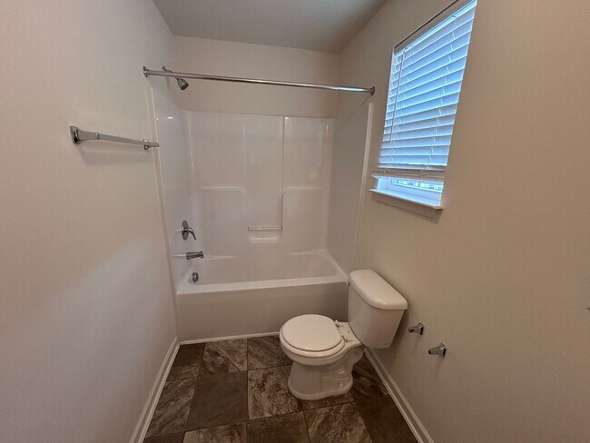 Building Photo - Coming Soon! 3/2.5 High Point Townhome, just north of town near N Main St & I-74