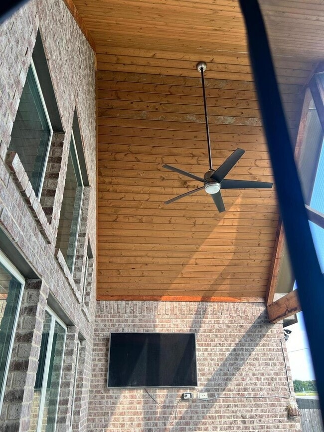 Building Photo - 204 Pulitzer Dr