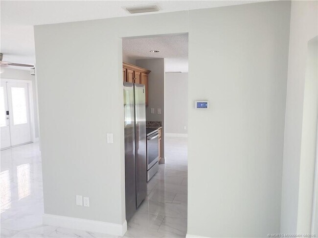 Building Photo - 1257 NE Sago Dr