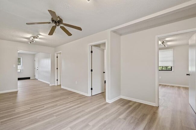 Building Photo - 2520 Bradford Ct
