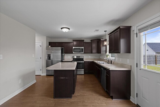 Building Photo - Bridgeport Beauty with Bonus Room