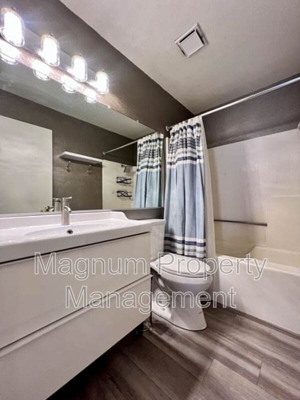 Building Photo - 27773 Moonridge Dr