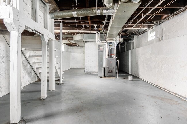 Building Photo - 479 Siebert St