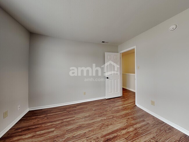 Building Photo - 1413 Dowell St