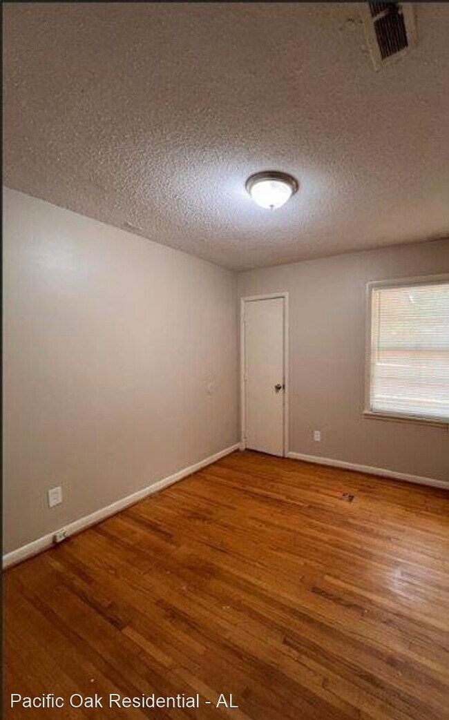 Building Photo - 3 br, 1 bath House - 108 16th Court Cir NE