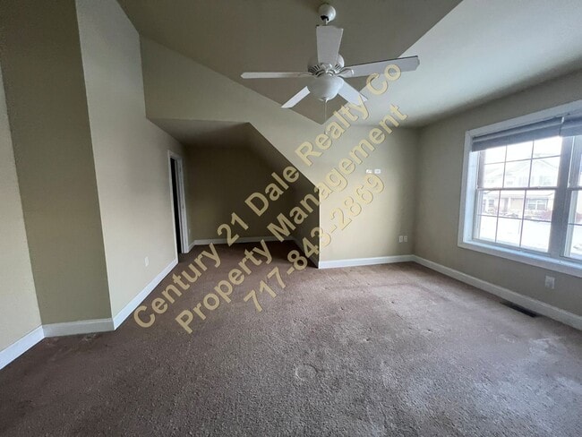 Building Photo - Large Three Bedroom 2.5 Baths in the Stone Gate Commons Association