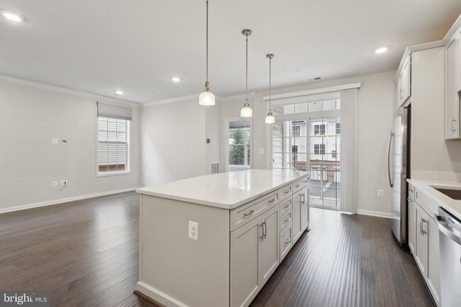 Building Photo - 23235 Milltown Knoll Square