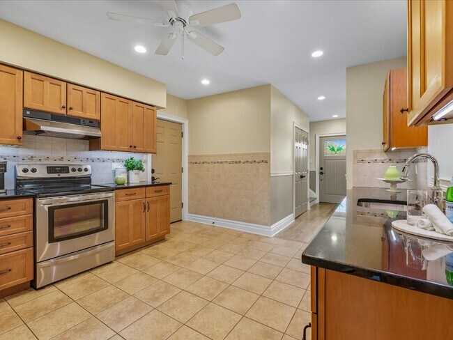 Building Photo - 217 Huntington Rd