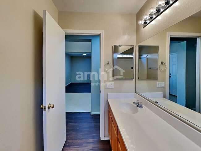Building Photo - 12724 W Flores Dr