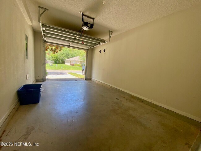Building Photo - 1530 Vineland Cir