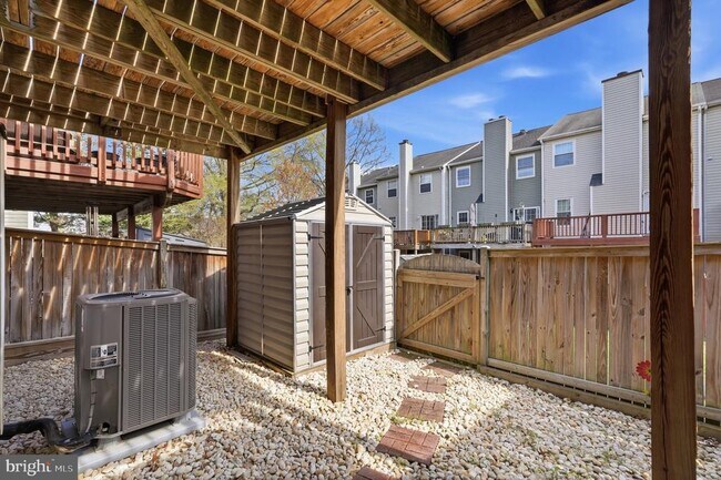 Building Photo - 9663 Franklin Woods Pl