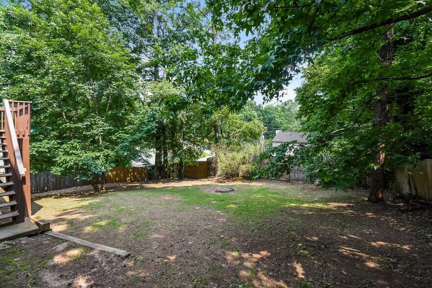 Building Photo - 2740 Lakeside Trail