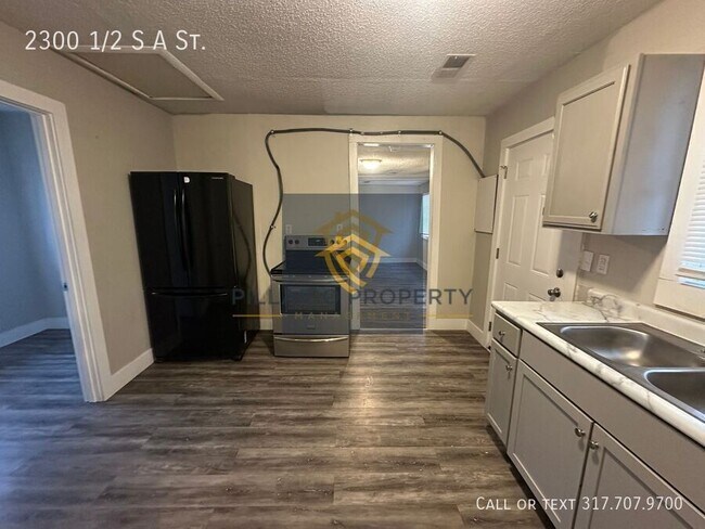 Building Photo - 2300 S A St