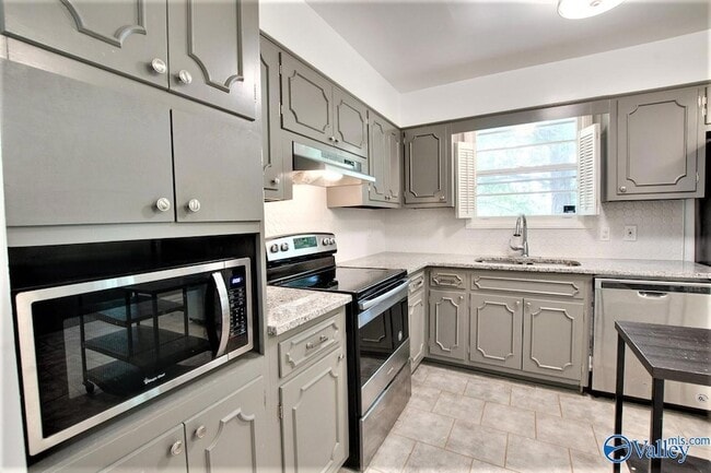 Building Photo - 5630 Woodridge St SW