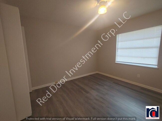 Building Photo - Updated 2 Bedroom 1 Bath Quadplex-Ocala!