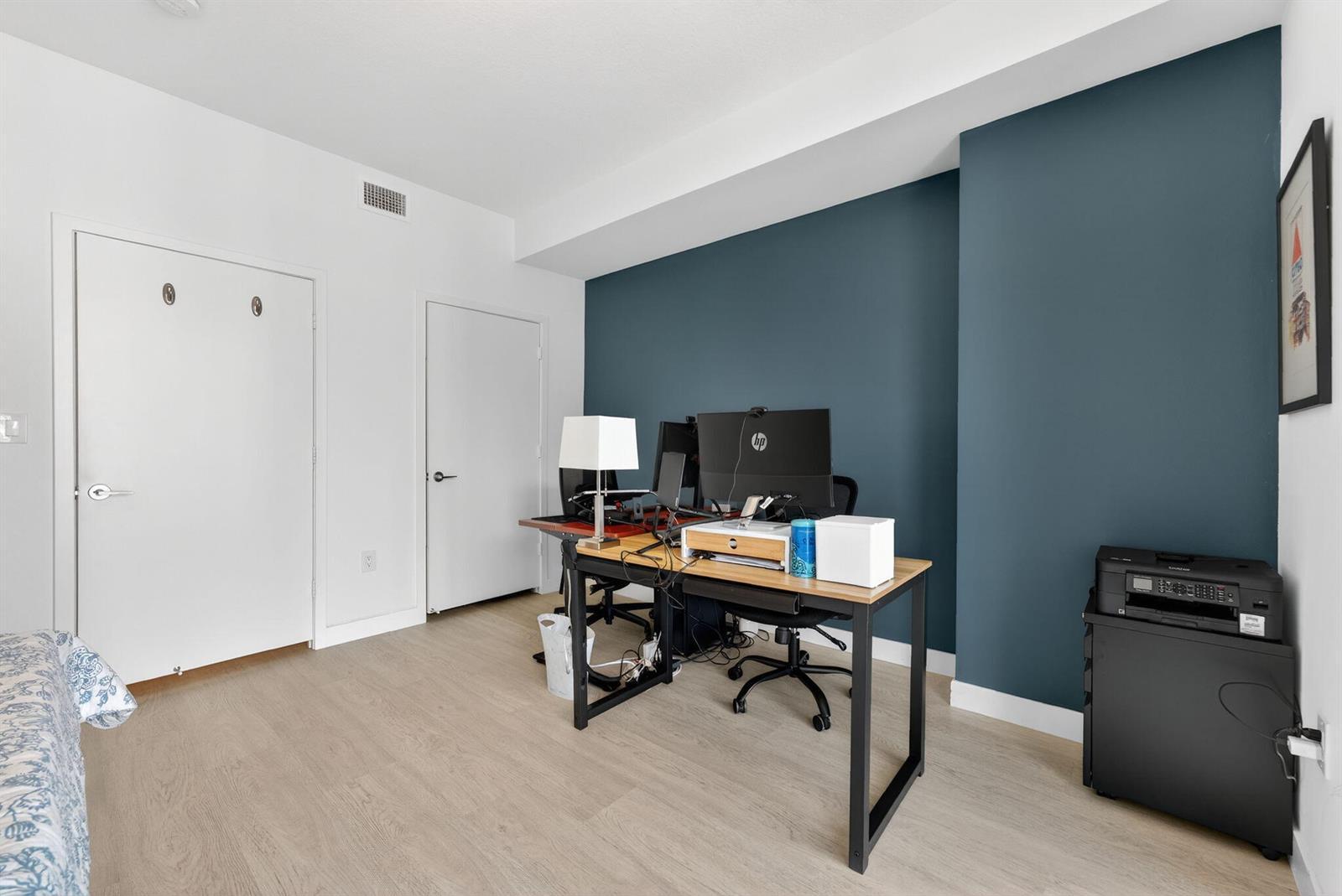 Building Photo - 1111 SW 1st Ave