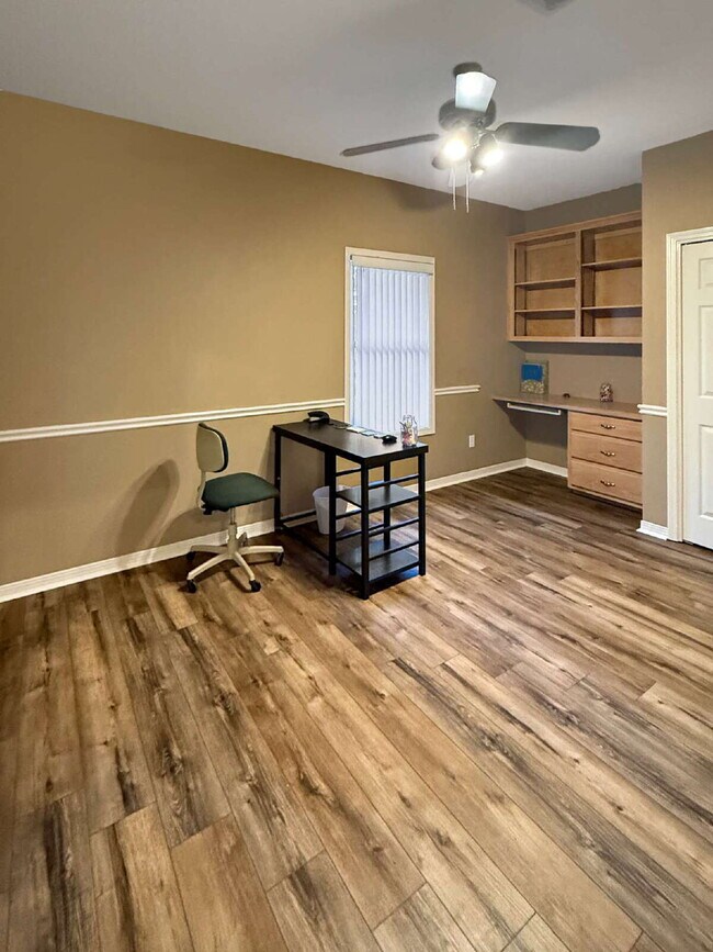 Building Photo - Now $2,395 – Spacious, Established Home with Room to Breathe