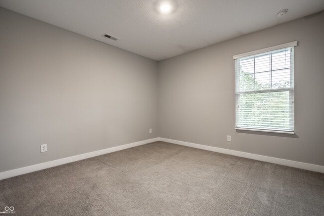 Building Photo - 305 Fairfax Way