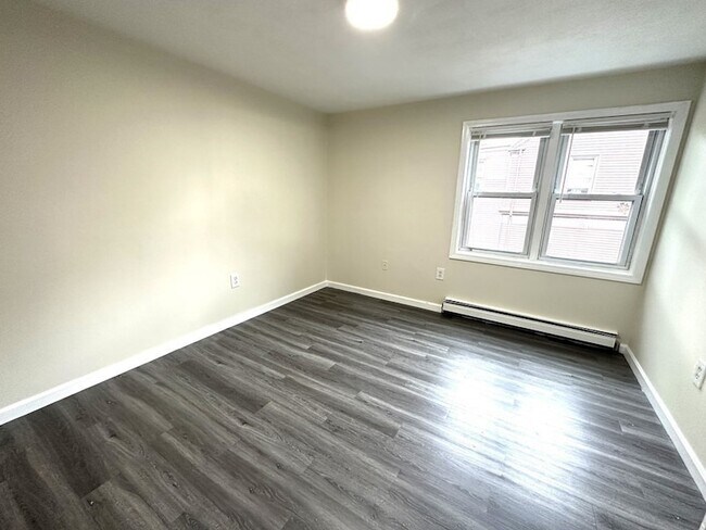 Building Photo - 3 Gordon St