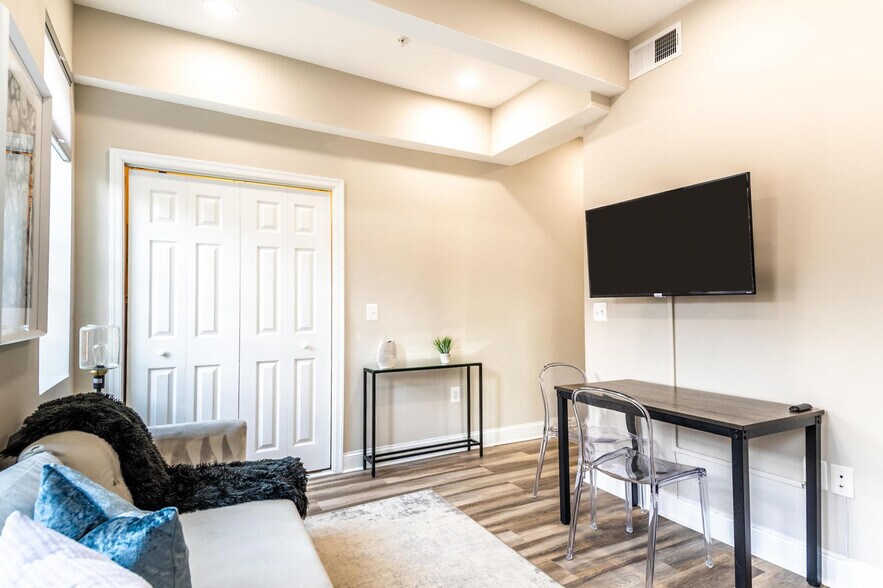 Building Photo - 701 E Street Southeast-SI ID1011208P