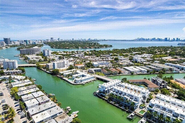 Building Photo - 31 N Shore Dr