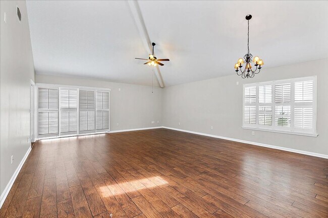 Building Photo - Lovely contemporary home in popular South Jax Beach!