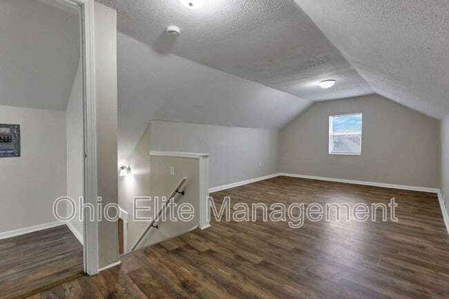 Building Photo - 85 1/2 S Wheatland Ave