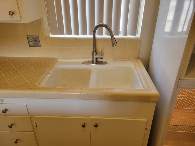 Building Photo - 3619 Fletcher Dr