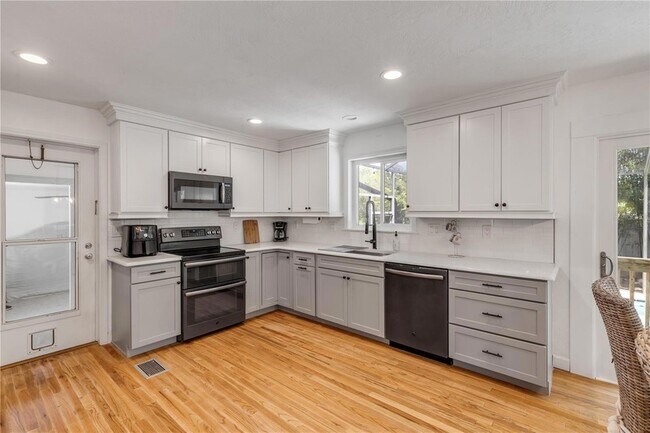 Building Photo - 119 Hardin Pl