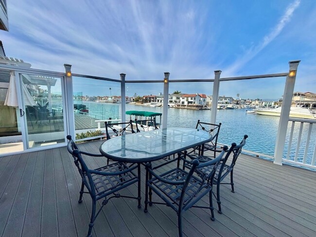 Building Photo - Oxnard | 4 Bed + 3 Bath | WATER FRONT | Fu...