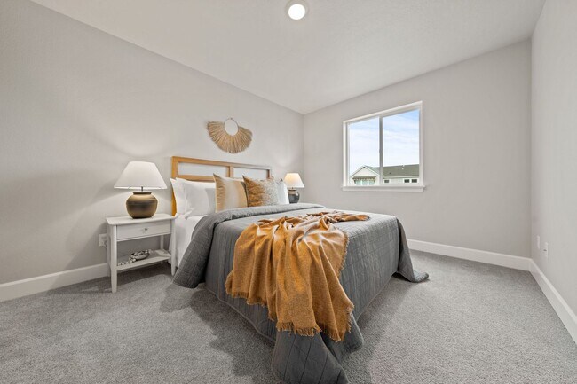 Building Photo - Mountain Views! 3 Bed/2.5 Bath Duplex with Fully Fenced Backyard - Golden Market Lane