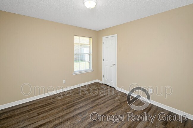 Building Photo - 2672 Rosebud Dr E