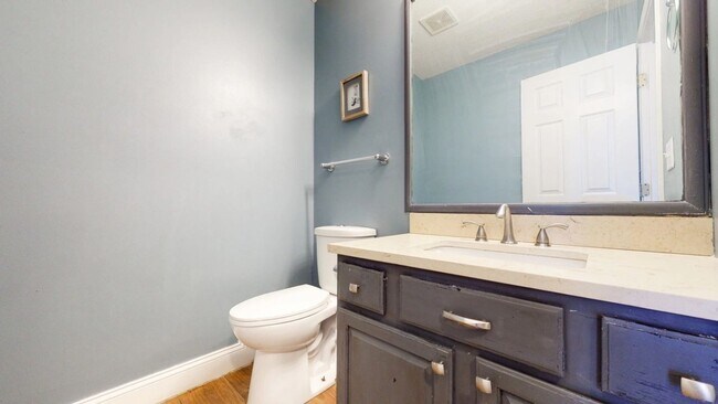 Building Photo - Stunning 4-Bedroom, 3.5-Bath Home with Over 3,800 Sq. Ft. of Ideal Living Space in East Bloomington