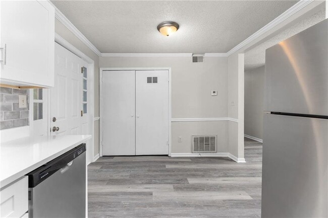 Building Photo - 121 Mark Twain Cir