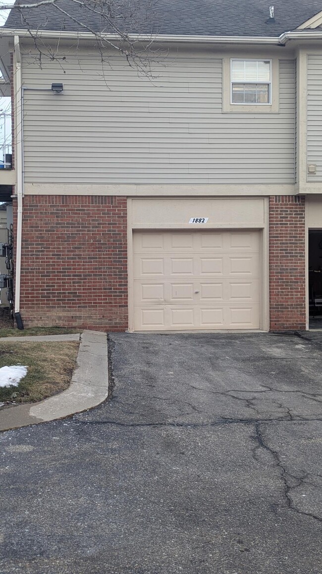 Building Photo - 1882 Flagstone Cir