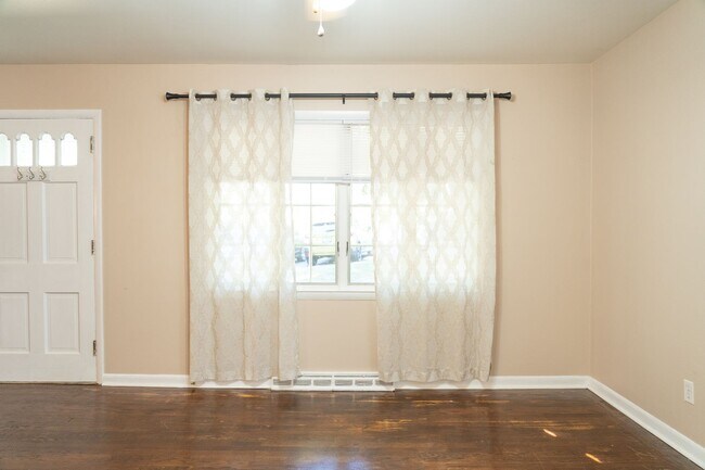 Building Photo - 114 Stratford Ct