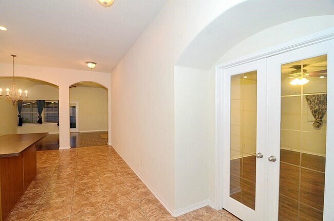 Building Photo - 11306 Overland Trail Dr