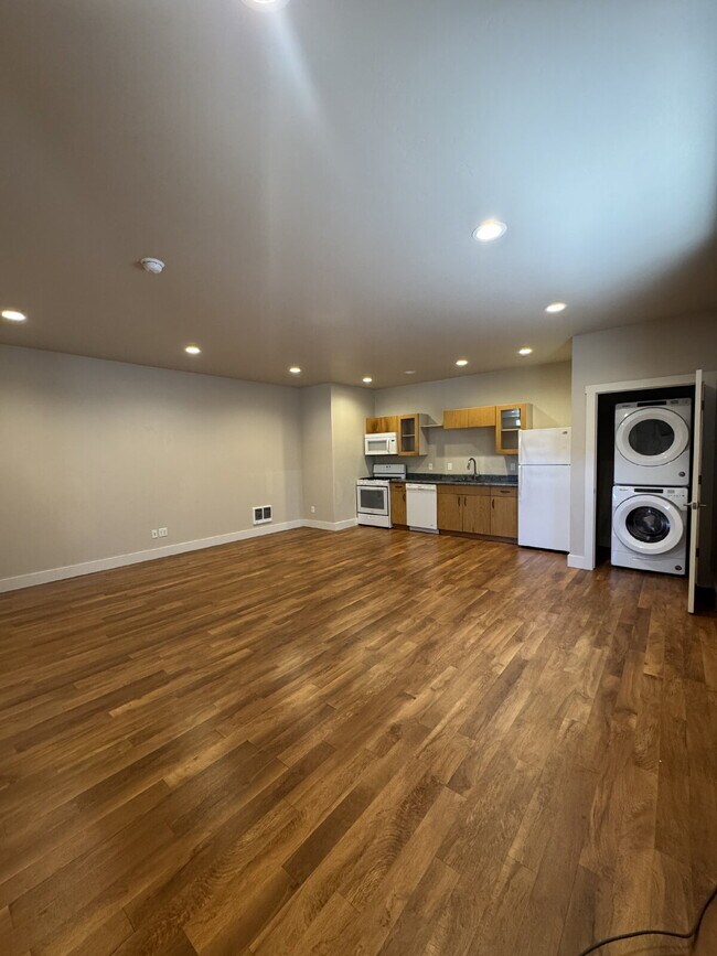 Building Photo - "Charming 1-Bedroom Oasis in the Heart of Lander, WY!"