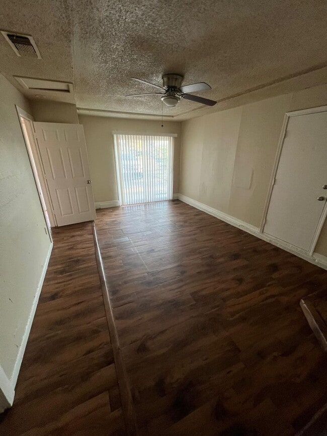 Building Photo - $0 First Month's Rent / $0 Deposit at Move-in