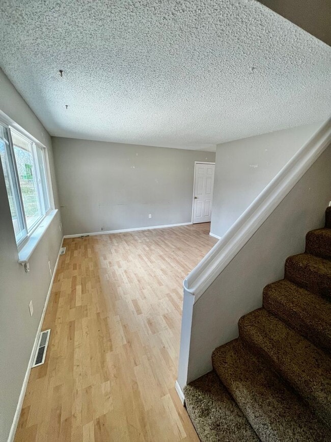 Building Photo - Charming 3-Bed Home with Foothills Views i...