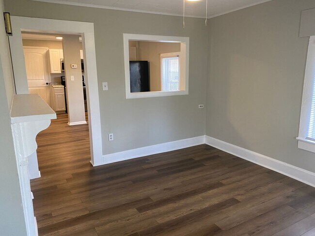 Building Photo - AVAILABLE TO SHOW!!!